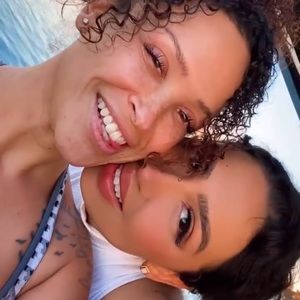 Meet your Posher, Britania